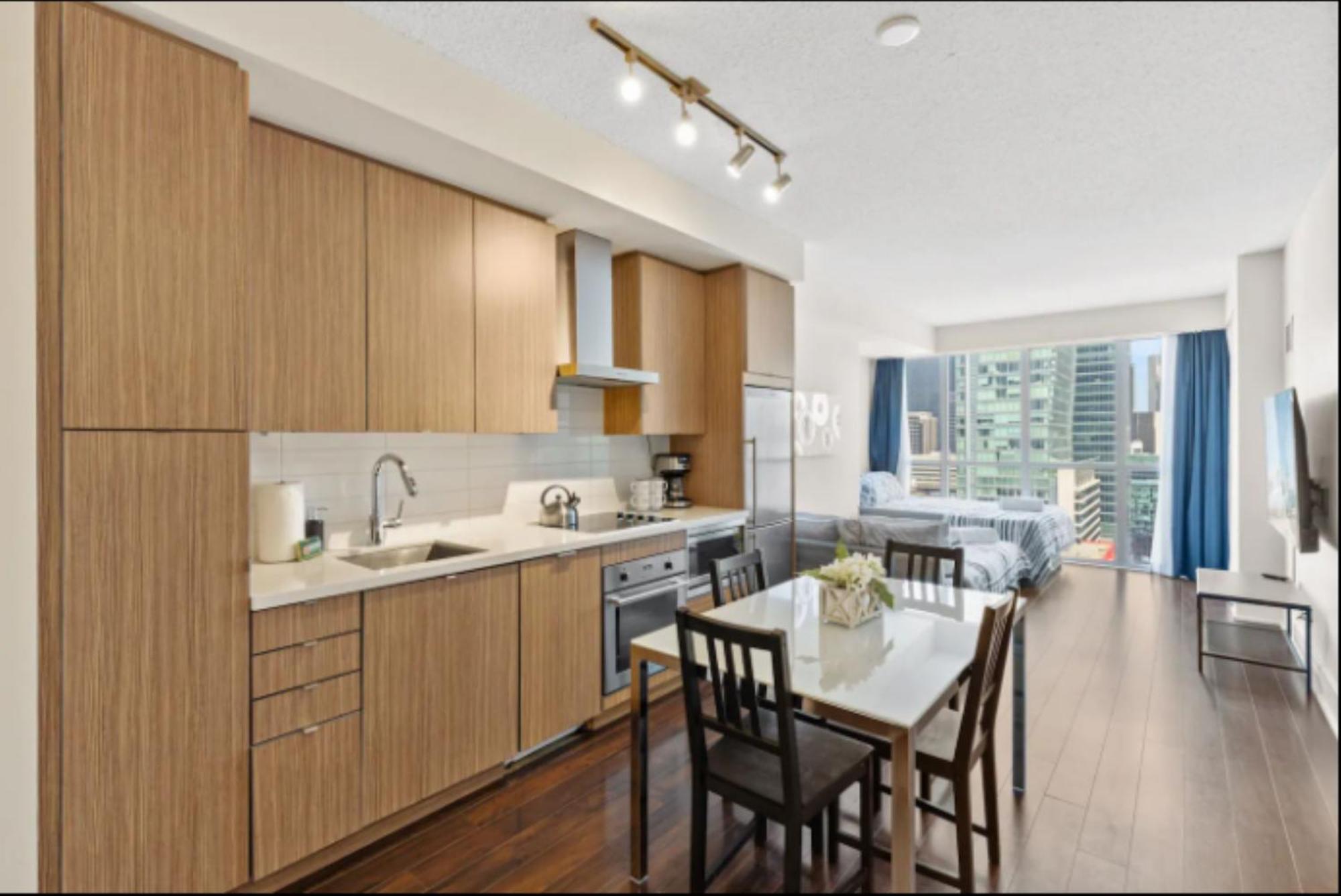 Comfort Iceboat Suites Lakeview & Free Parking * Toronto